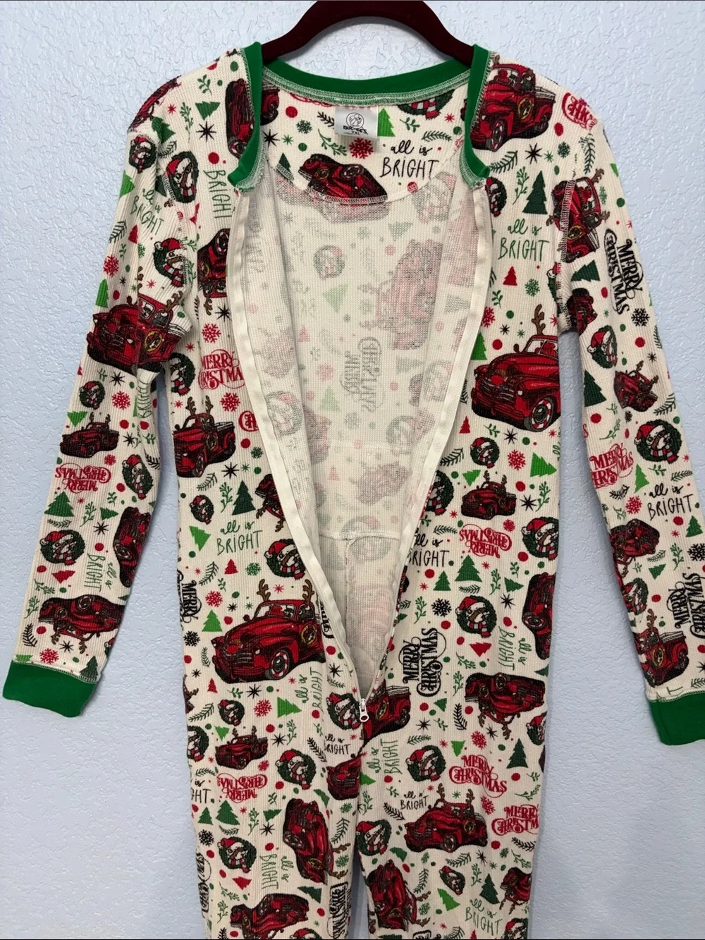 Buc-ee’s Holiday One-Piece Pajamas Bucee Christmas Truck Print Size YXL
